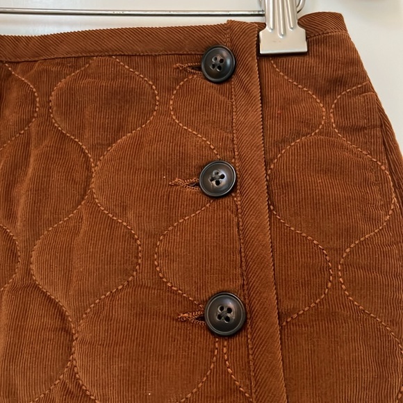 Curvy Corduroy Quilted Mini Skirt - Picture 4 of 8